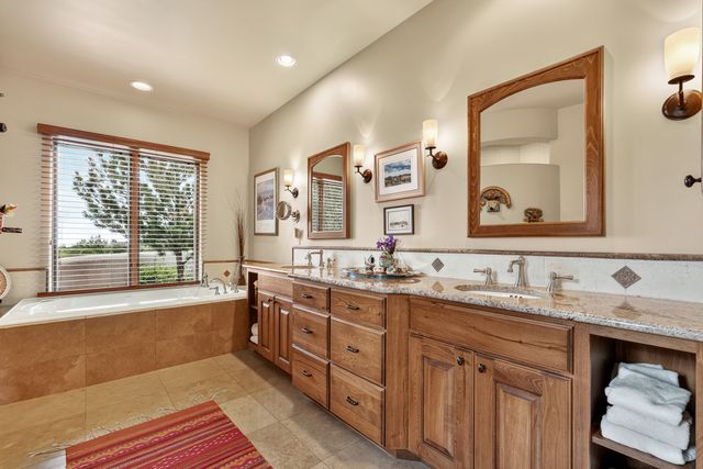 19 Sunrise Vista, Santa Fe, NM 87506