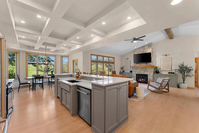 W2562 FONTANA WAY, Appleton, WI 54915