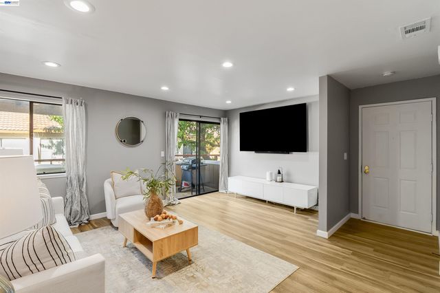 5025 Valley Crest Dr 147, Concord, CA 94521