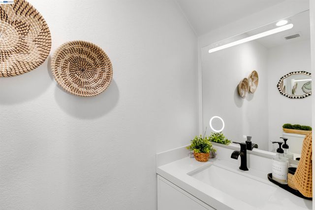 5025 Valley Crest Dr 147, Concord, CA 94521