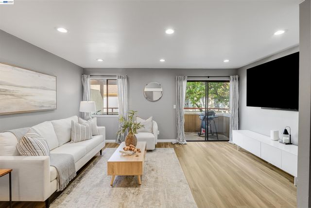 5025 Valley Crest Dr 147, Concord, CA 94521