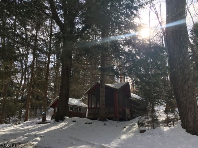 4 Pine Tree Ln, Chester Twp., NJ 07930