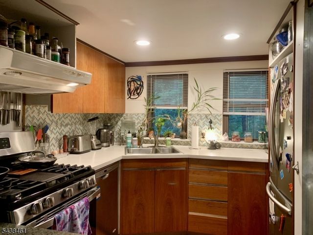 4 Pine Tree Ln, Chester Twp., NJ 07930