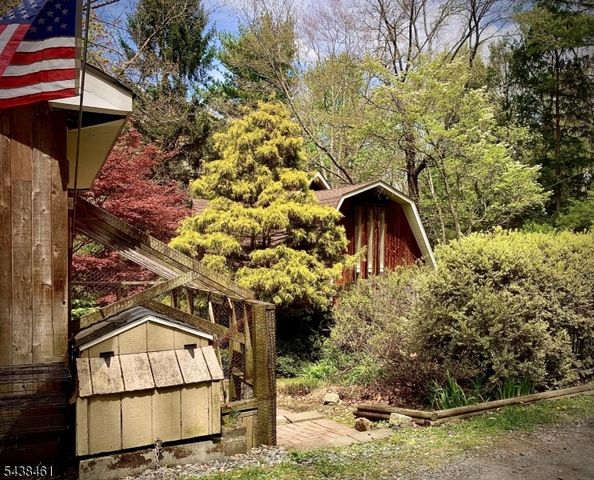 4 Pine Tree Ln, Chester Twp., NJ 07930