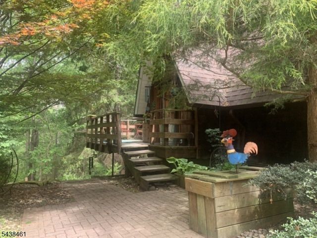 4 Pine Tree Ln, Chester Twp., NJ 07930