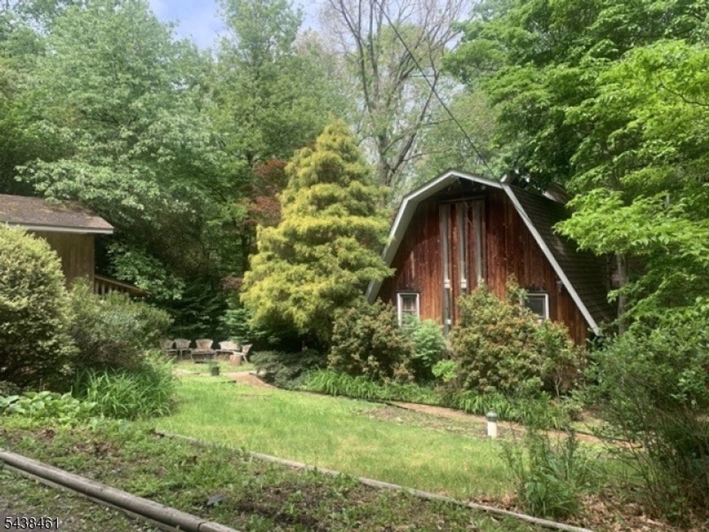 4 Pine Tree Ln, Chester Twp., NJ 07930