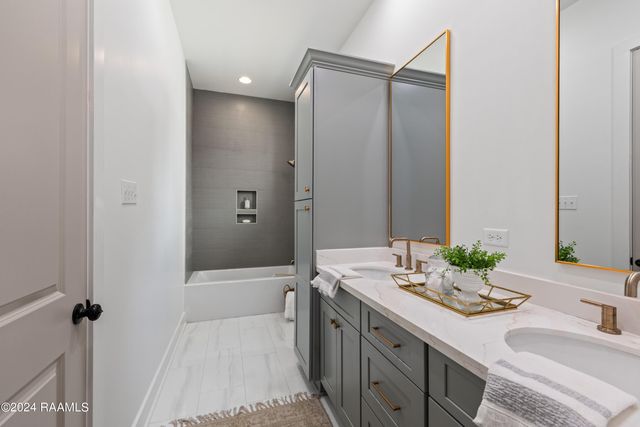 120 Mayberry Grove Street, Youngsville, LA 70592