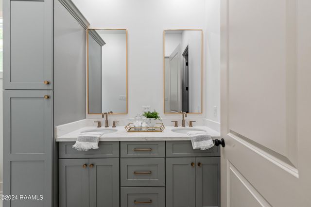 120 Mayberry Grove Street, Youngsville, LA 70592