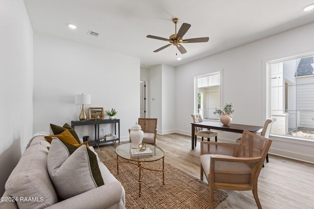 120 Mayberry Grove Street, Youngsville, LA 70592