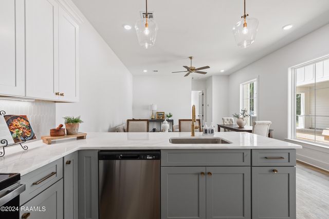 120 Mayberry Grove Street, Youngsville, LA 70592