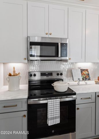 120 Mayberry Grove Street, Youngsville, LA 70592