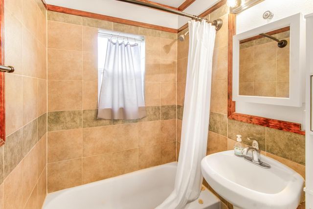 136 Village Rd, Modesto, CA 95354