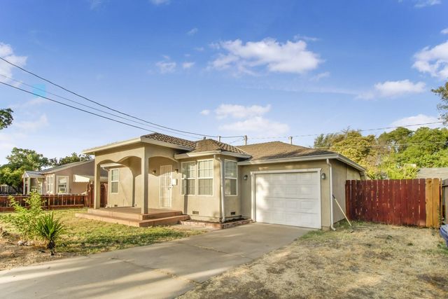 136 Village Rd, Modesto, CA 95354