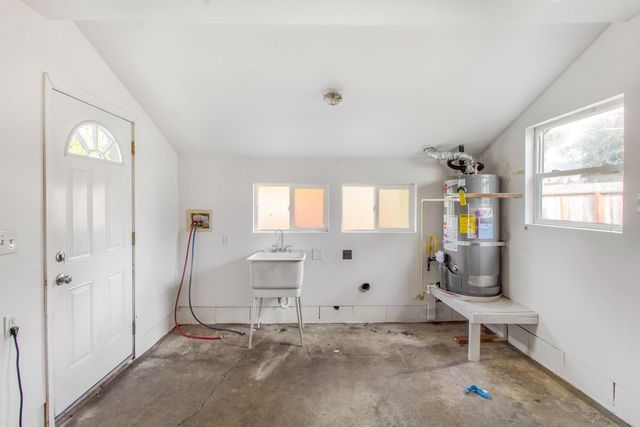 136 Village Rd, Modesto, CA 95354