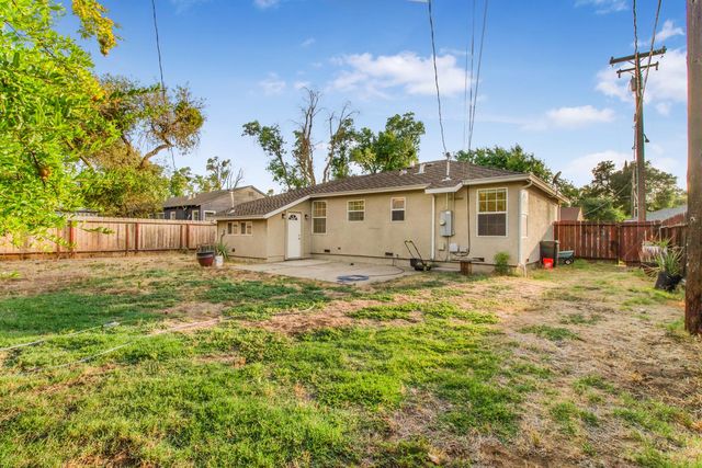 136 Village Rd, Modesto, CA 95354