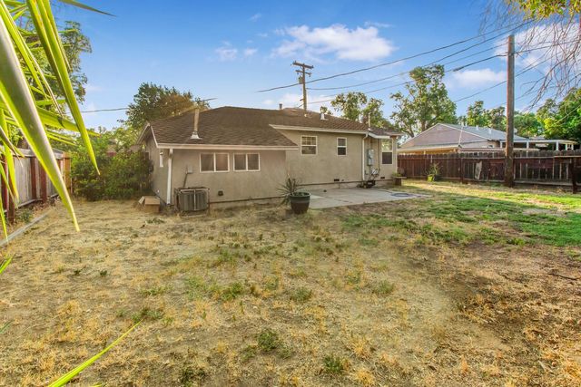 136 Village Rd, Modesto, CA 95354