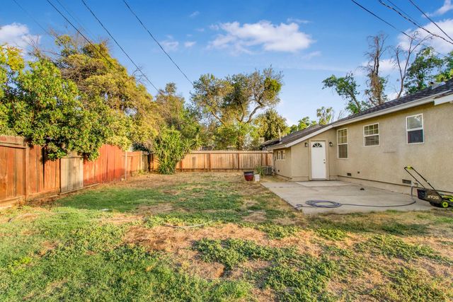 136 Village Rd, Modesto, CA 95354