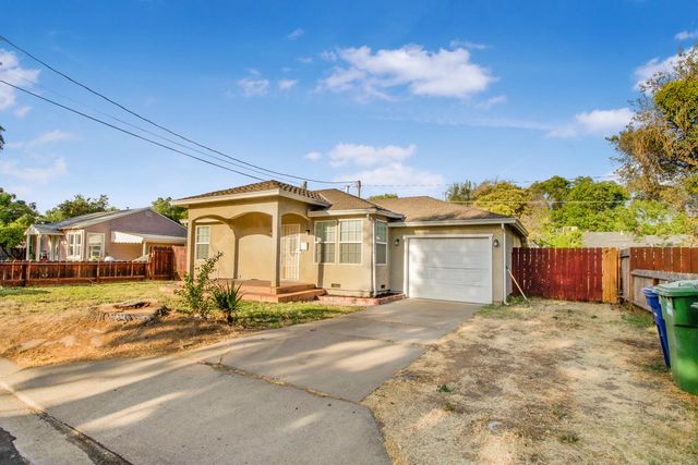 136 Village Rd, Modesto, CA 95354