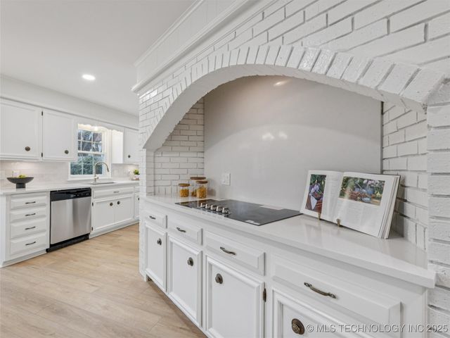 7432 E 68th Place, Tulsa, OK 74133