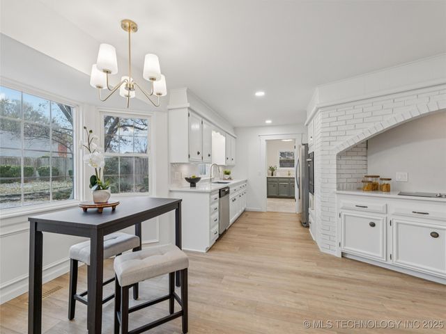 7432 E 68th Place, Tulsa, OK 74133