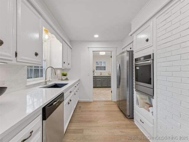 7432 E 68th Place, Tulsa, OK 74133