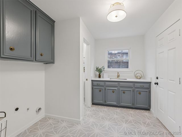 7432 E 68th Place, Tulsa, OK 74133