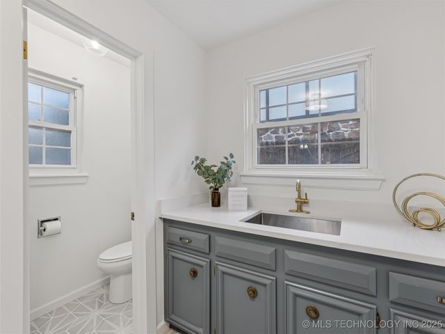 7432 E 68th Place, Tulsa, OK 74133