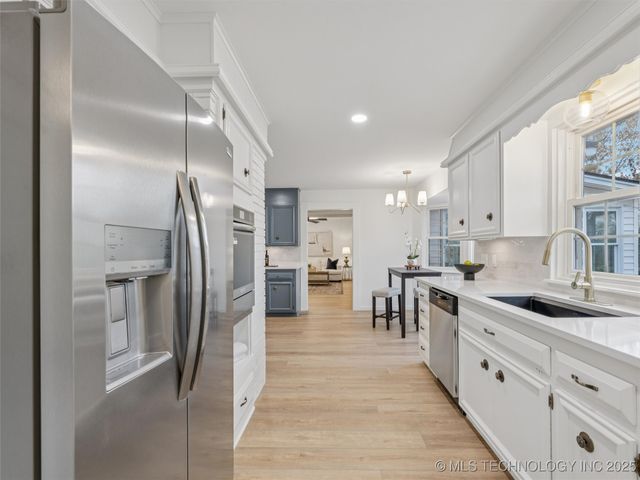 7432 E 68th Place, Tulsa, OK 74133