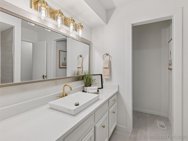 7432 E 68th Place, Tulsa, OK 74133