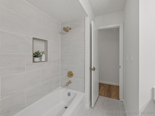 7432 E 68th Place, Tulsa, OK 74133