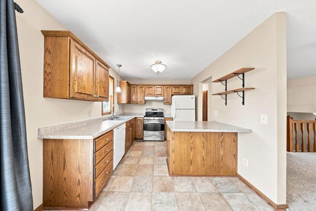 2643 Guthrie Avenue N, Oakdale, MN 55128