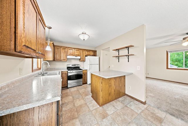 2643 Guthrie Avenue N, Oakdale, MN 55128