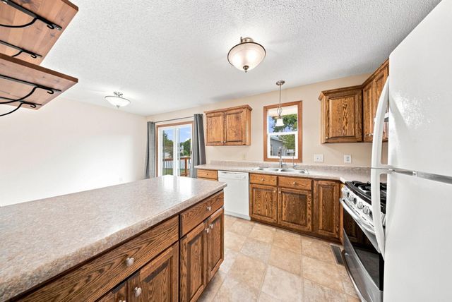 2643 Guthrie Avenue N, Oakdale, MN 55128