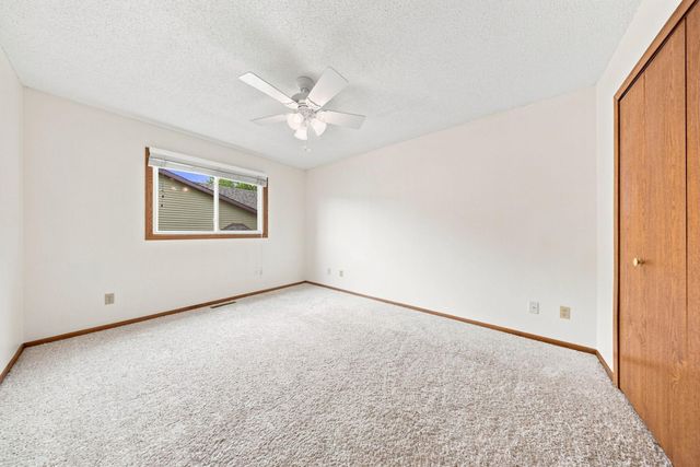 2643 Guthrie Avenue N, Oakdale, MN 55128
