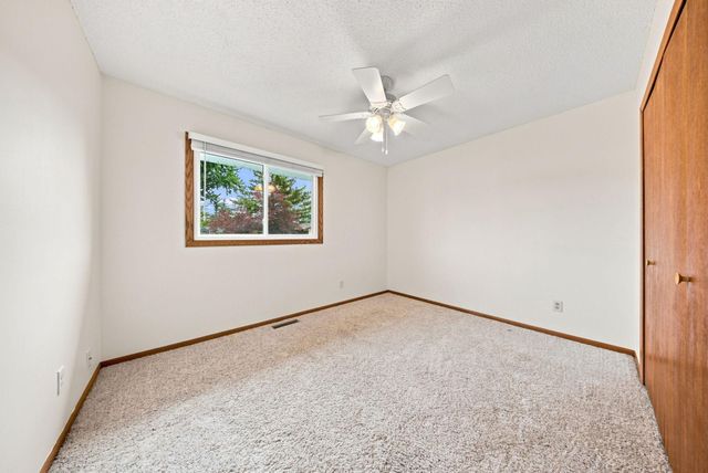 2643 Guthrie Avenue N, Oakdale, MN 55128