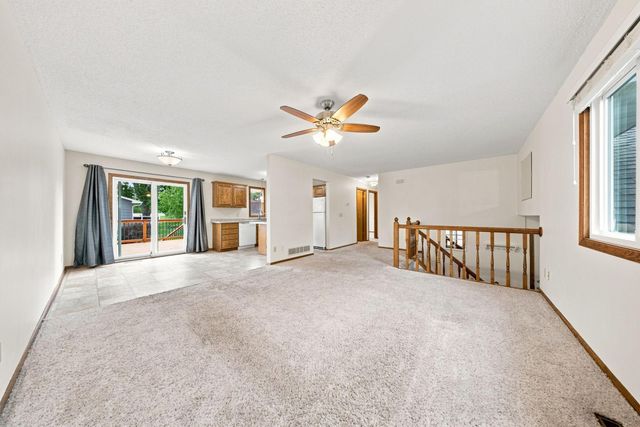 2643 Guthrie Avenue N, Oakdale, MN 55128