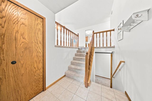 2643 Guthrie Avenue N, Oakdale, MN 55128