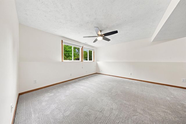 2643 Guthrie Avenue N, Oakdale, MN 55128