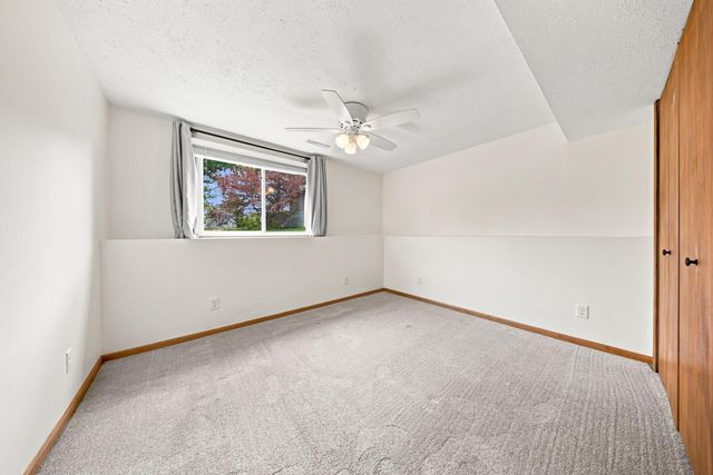 2643 Guthrie Avenue N, Oakdale, MN 55128