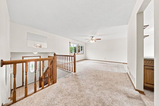 2643 Guthrie Avenue N, Oakdale, MN 55128