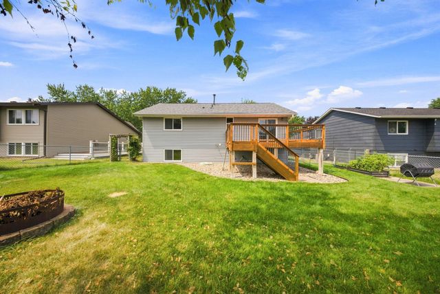 2643 Guthrie Avenue N, Oakdale, MN 55128