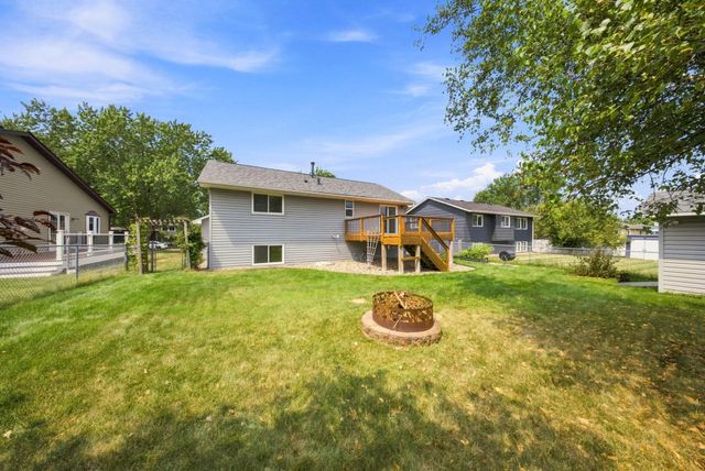 2643 Guthrie Avenue N, Oakdale, MN 55128