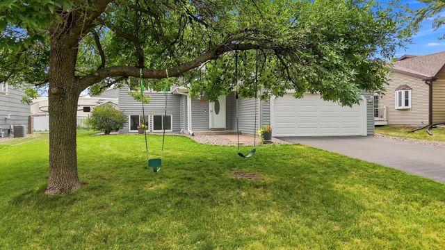 2643 Guthrie Avenue N, Oakdale, MN 55128
