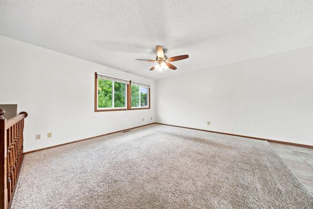 2643 Guthrie Avenue N, Oakdale, MN 55128
