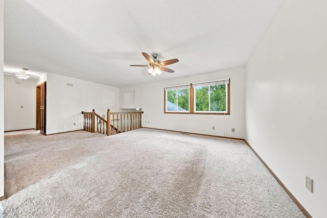 2643 Guthrie Avenue N, Oakdale, MN 55128