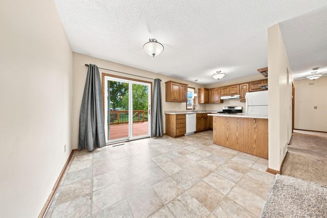 2643 Guthrie Avenue N, Oakdale, MN 55128