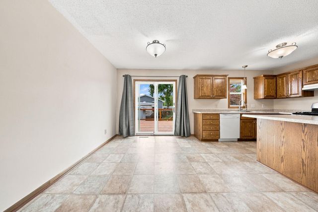2643 Guthrie Avenue N, Oakdale, MN 55128