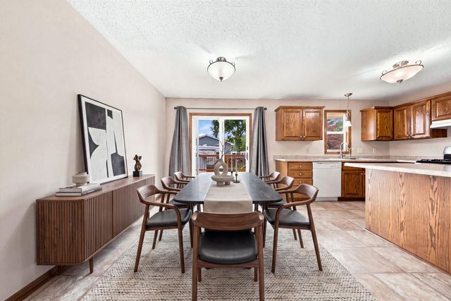 2643 Guthrie Avenue N, Oakdale, MN 55128