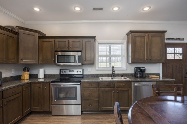 1690 Ramblewood Dr, Lewisburg, TN 37091