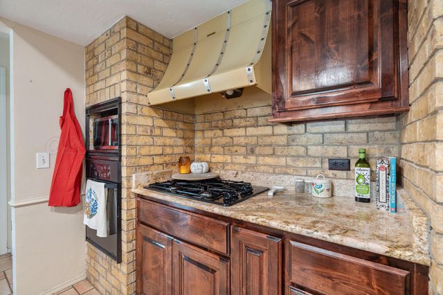 1027 SANTA FE Trail, Canyon, TX 79015